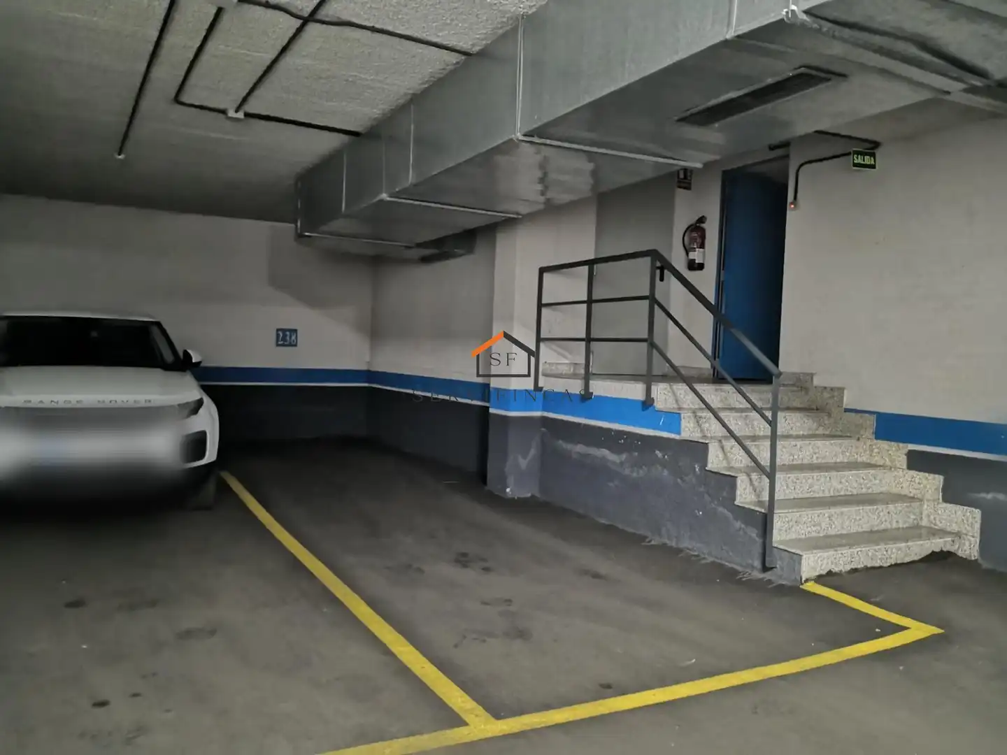 Parking of Flat for rent in Madrid  with Air Conditioner, Heating and Parquet flooring