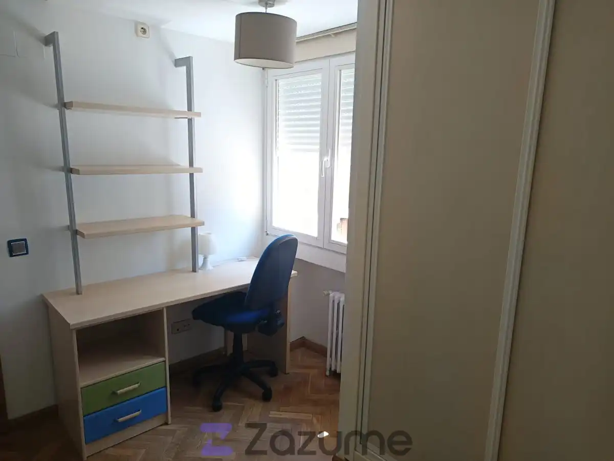 Bedroom of Flat for rent in Madrid  with Air Conditioner, Heating and Parquet flooring
