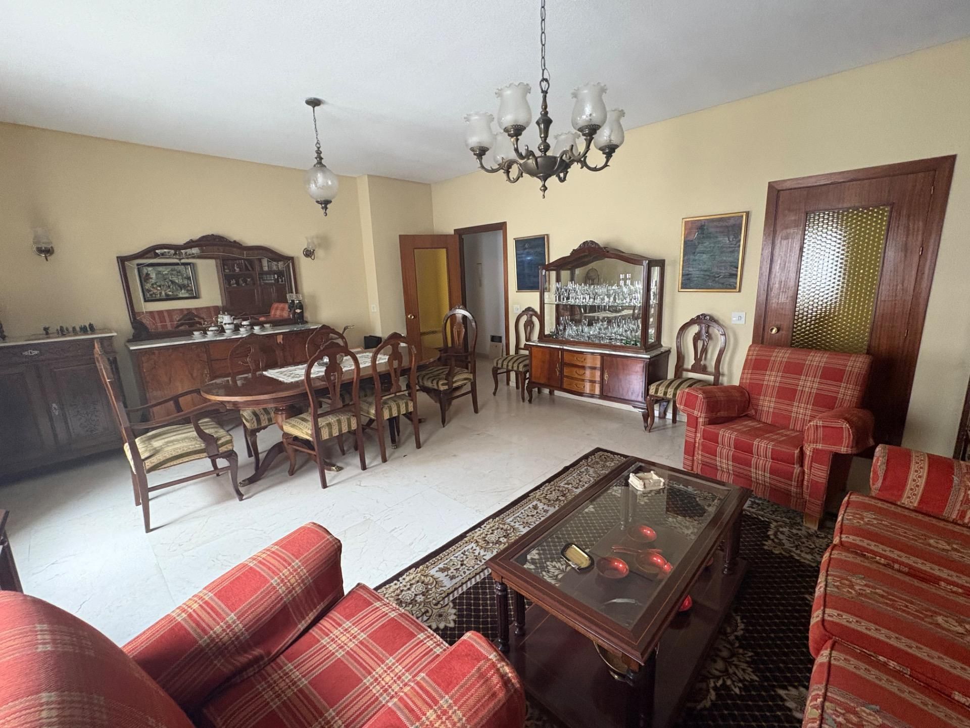 Comedor de Piso en venta en  Córdoba Capital con Calefacción, Trastero y Balcón