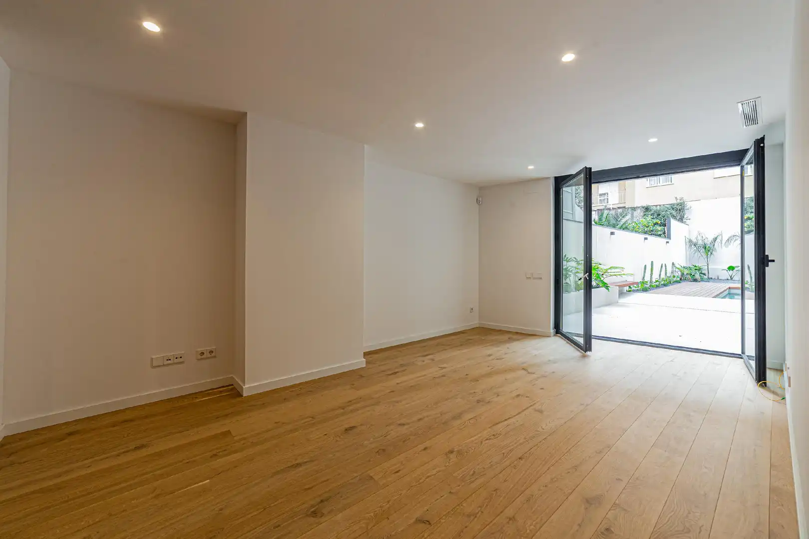 Bedroom of Duplexes for sale in Barcelona  with Air Conditioner, Heating and Private garden
