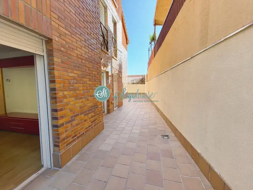 Vista exterior de Piso en venta en Bernuy de Porreros con Calefacción, Terraza y Trastero