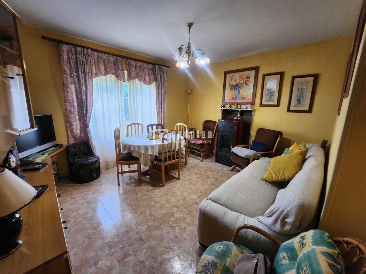 Living room of Flat for sale in Las Navas del Marqués   with Heating and Storage room