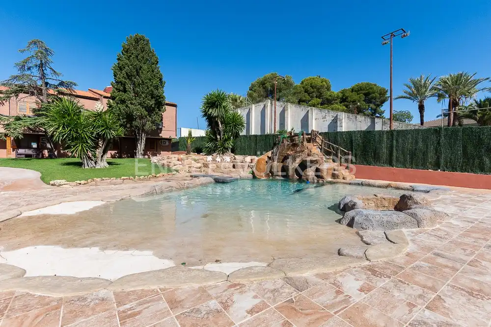 Piscina de Casa o xalet en venda en Paterna amb Aire condicionat, Calefacció i Jardí privat