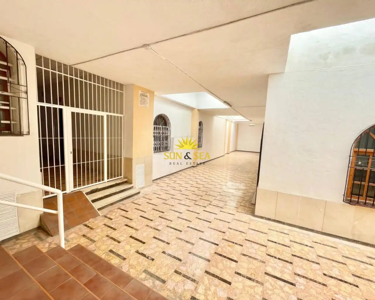 Commercial properties for rent in Avenida Habaneras - Curva de Palangre