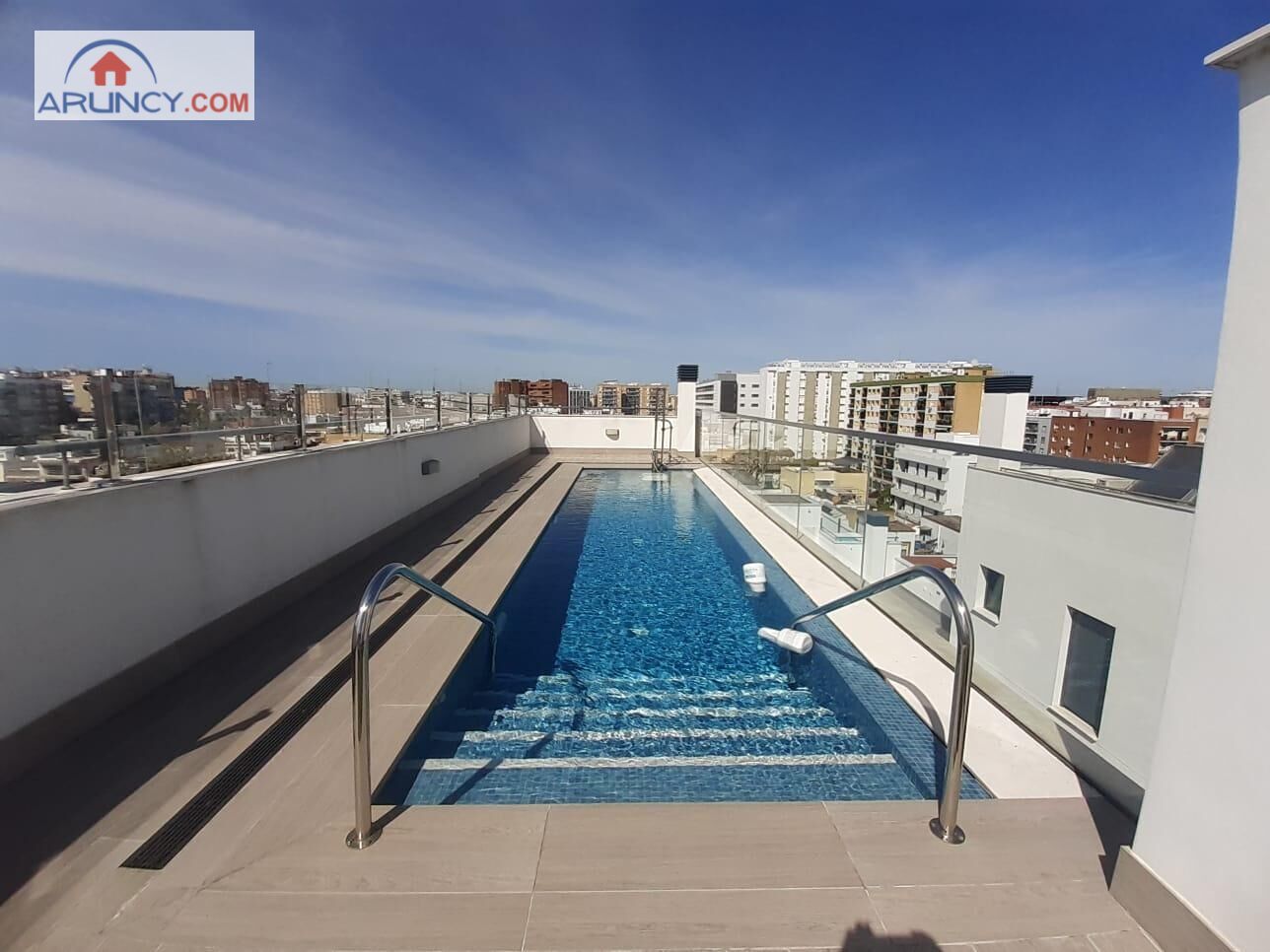 Swimming pool of Flat for sale in  Sevilla Capital  with Air Conditioner, Heating and Terrace