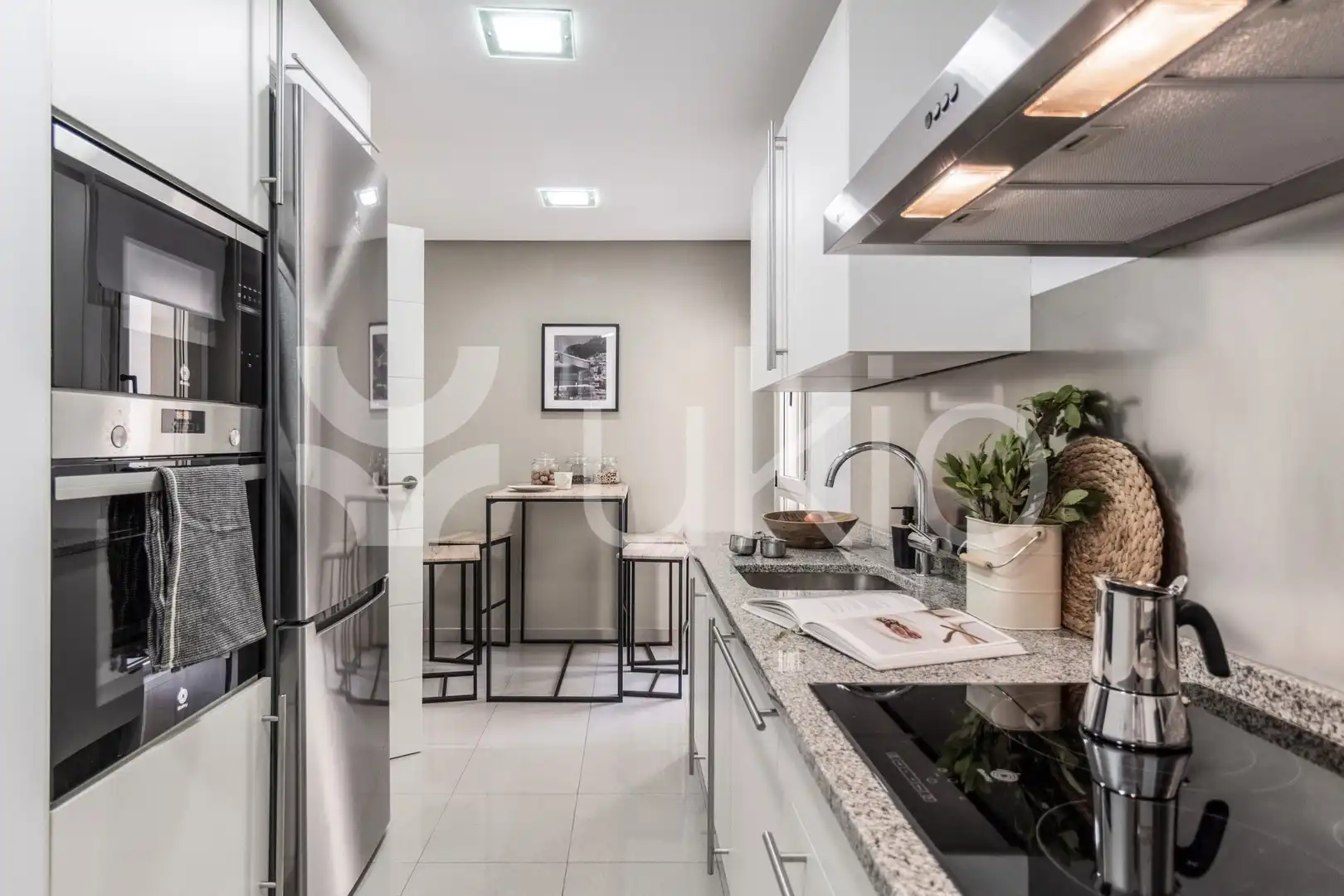 Cocina de Apartamento de alquiler en Madrid con Calefacción, Amueblado y Horno