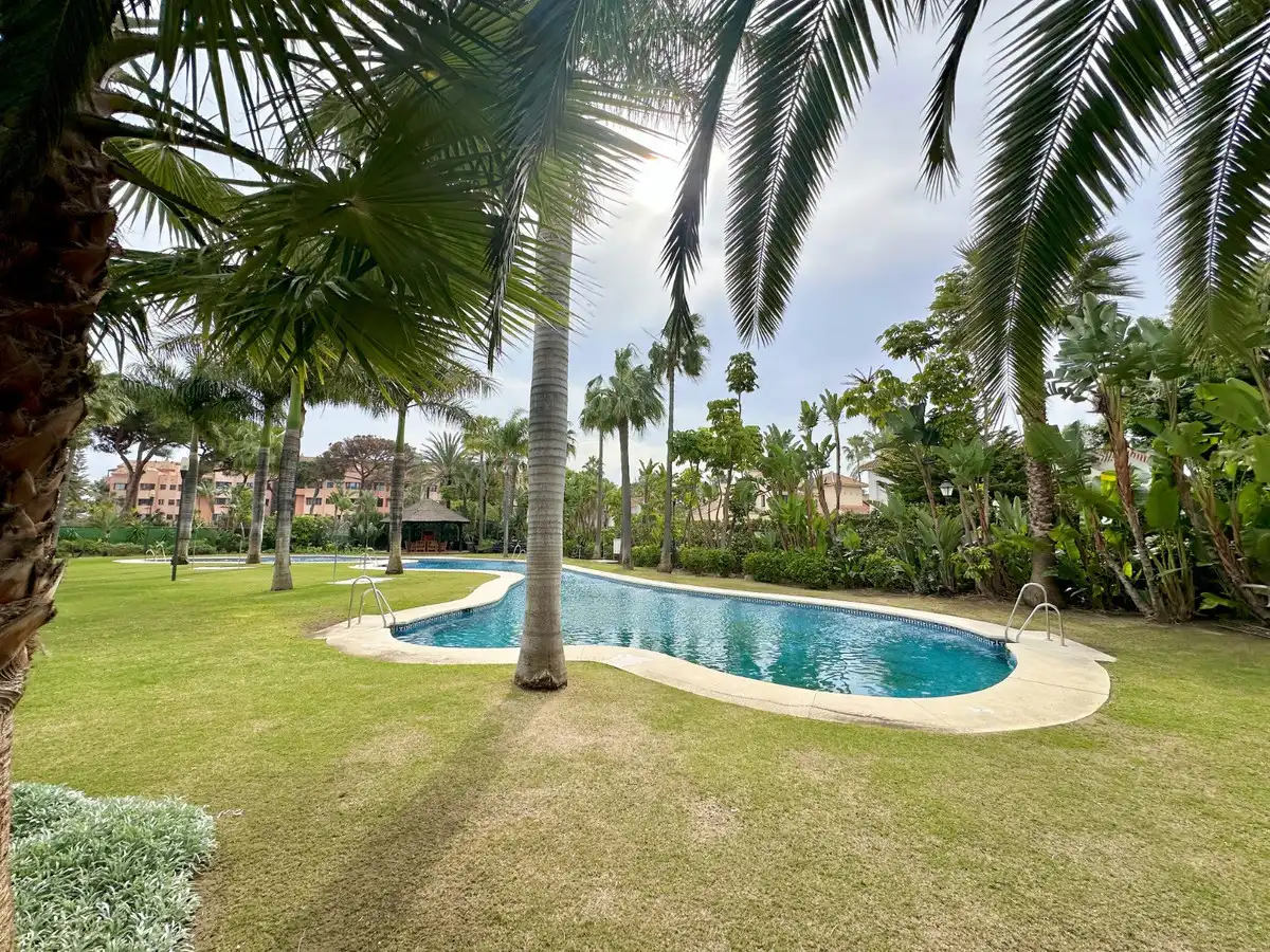 Apartament amb piscina en venda a Nueva Andalucía, imagen 12