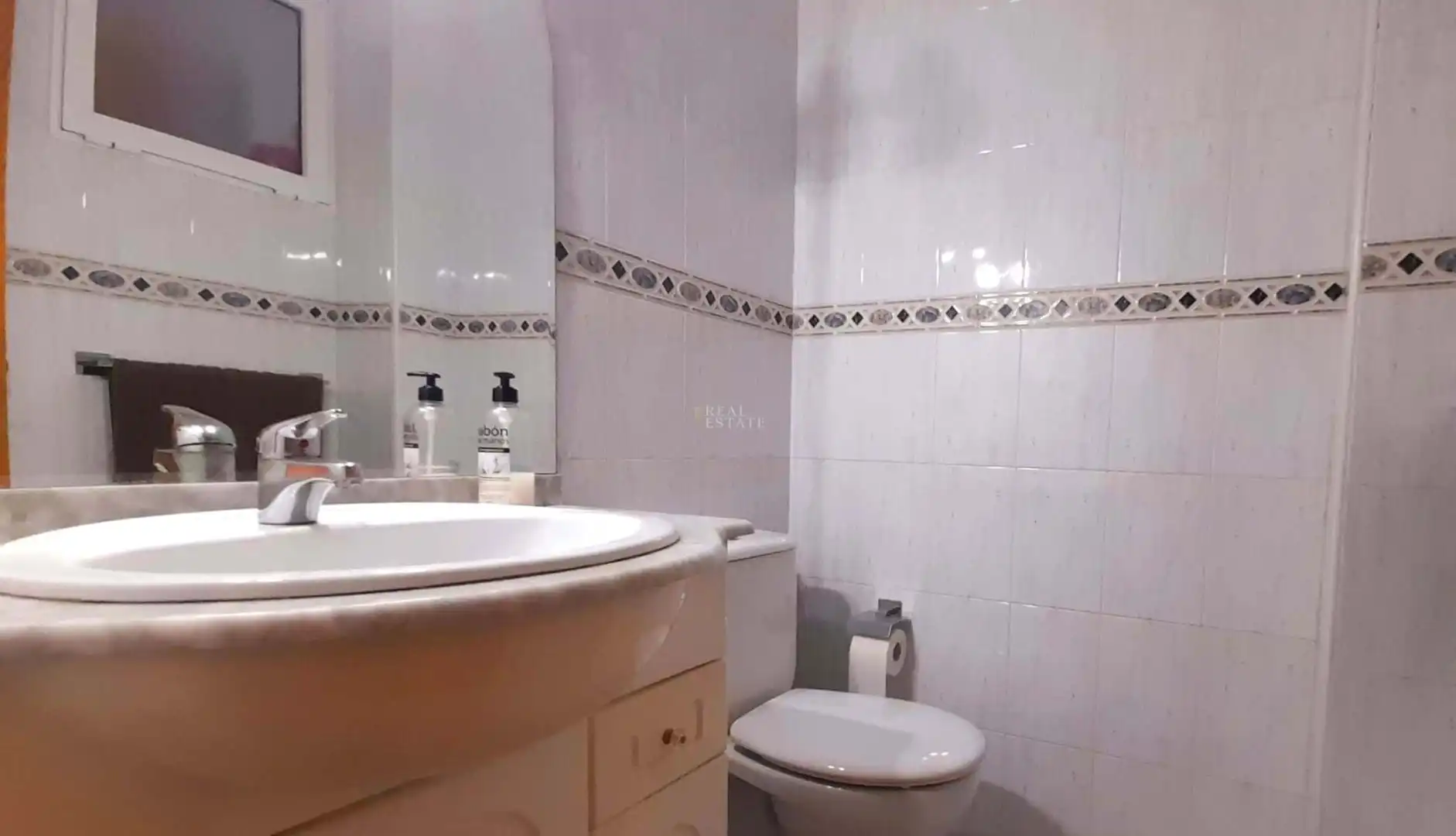Bathroom of Duplexes for sale in Elche / Elx  with Air Conditioner, Heating and Storage room
