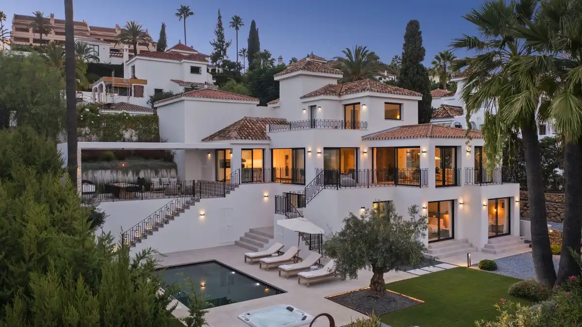 Exterior view of Houses for sale in Nueva Andalucía