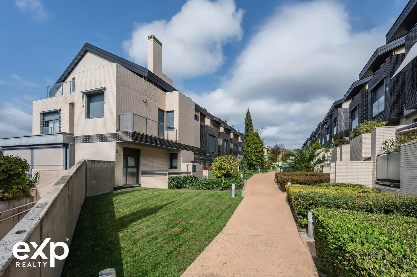 Maison mitoyenne avec terrasse à vendre à Calle NAVALLERA