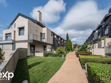 Reihenhaus mit Balkon zum Verkauf in Calle NAVALLERA
