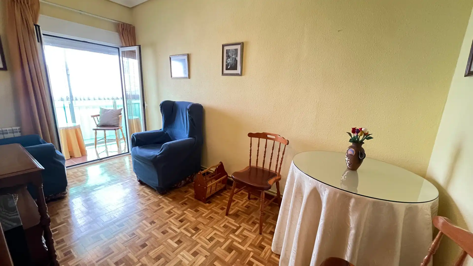 Sala d'estar de Pis en venda en Valladolid amb Calefacció, Parquet i Moblat
