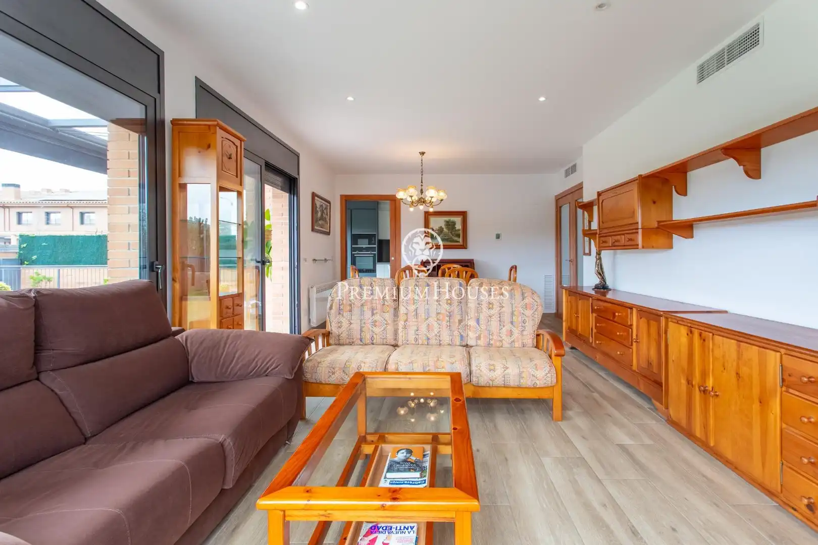 Vista exterior de Casa o xalet en venda en Cabrera de Mar amb Calefacció, Jardí privat i Parquet