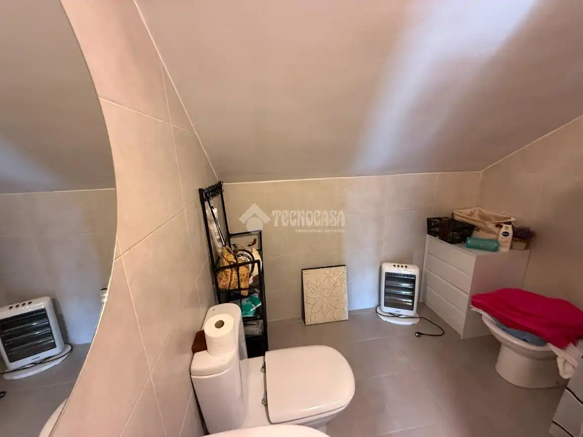 Bathroom of Flat for sale in Almorox  with Air Conditioner, Heating and Parquet flooring