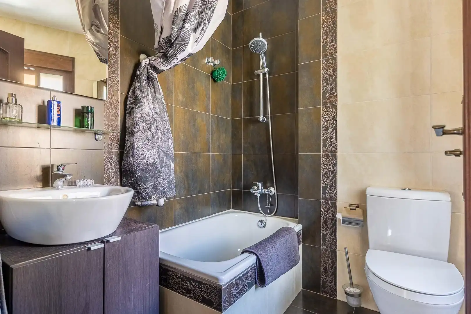 Badezimmer von Einfamilien-Reihenhaus zum Verkauf in Sevilla mit Klimaanlage und Abstellraum