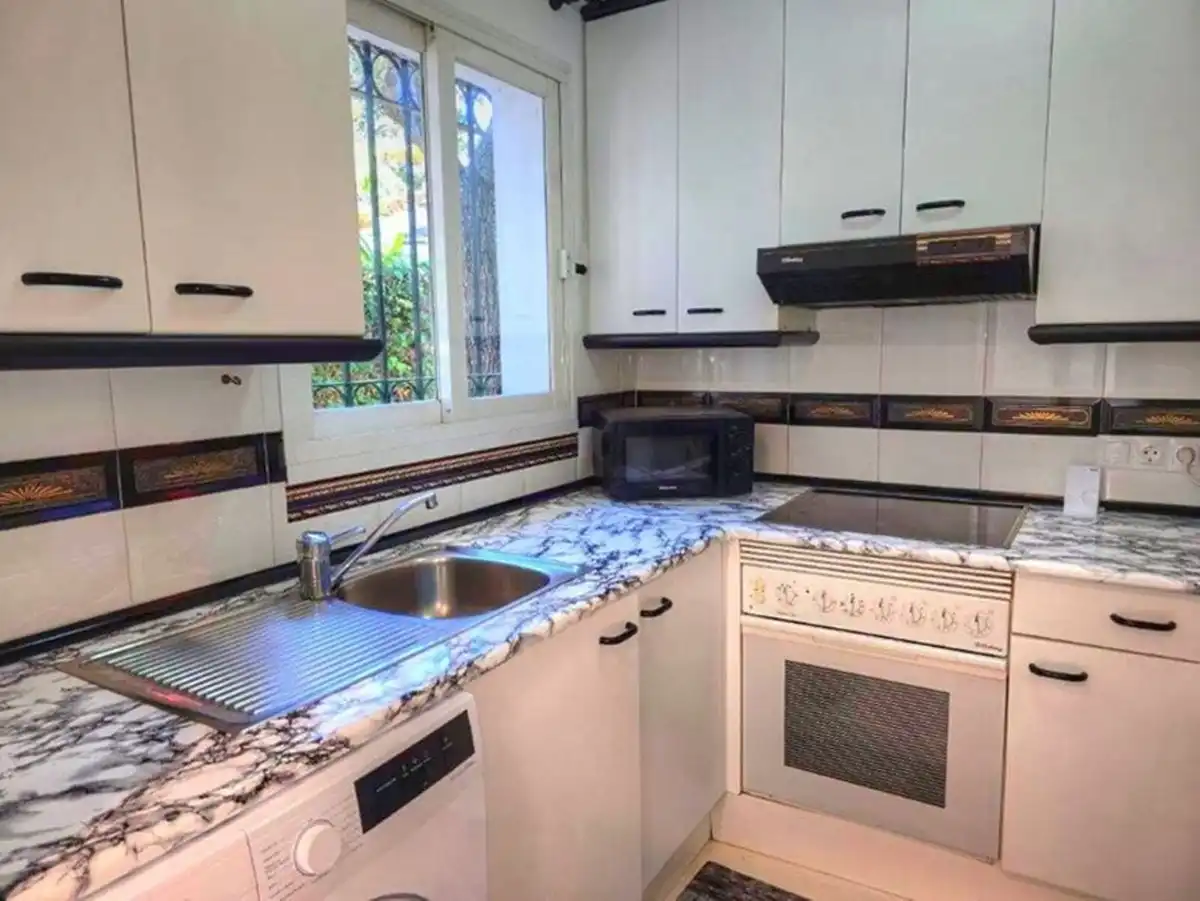 Cuina de Apartament en venda en Estepona amb Aire condicionat, Jardí privat i Terrassa