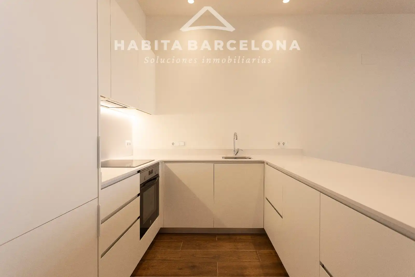 Cocina de Dúplex en venta en Barcelona con Aire acondicionado, Calefacción y Jardín privado