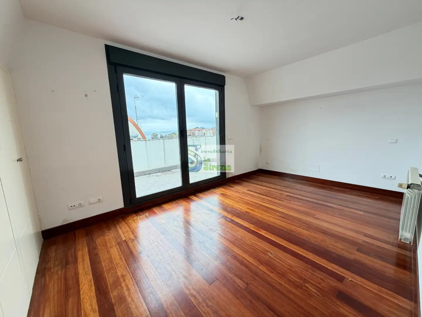 Habitación de Piso en venta en Castro-Urdiales con Calefacción, Terraza y Piscina