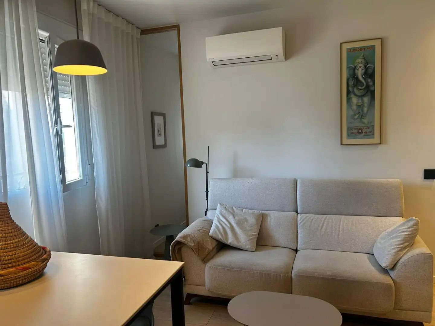 Sala d'estar de Apartament de lloguer en Madrid amb Aire condicionat, Calefacció i Moblat