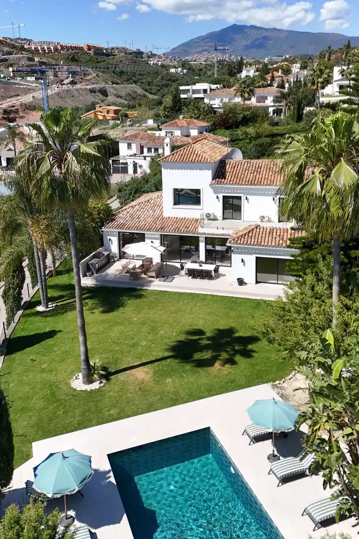 Vista exterior de Casa o chalet en venta en Benahavís con Terraza