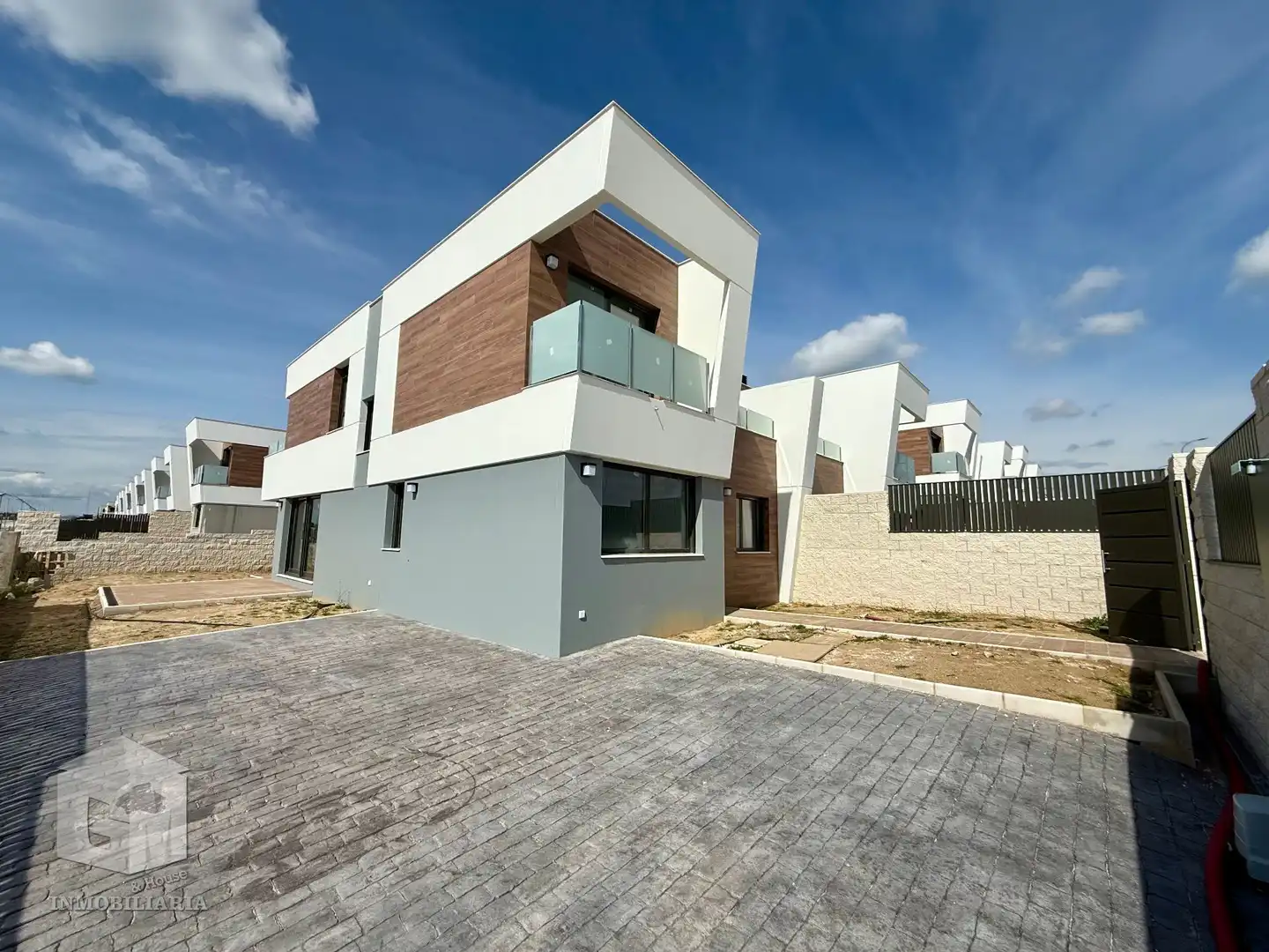 Vista exterior de Casa adosada en venta en Villaviciosa de Odón con Calefacción, Jardín privado y Terraza