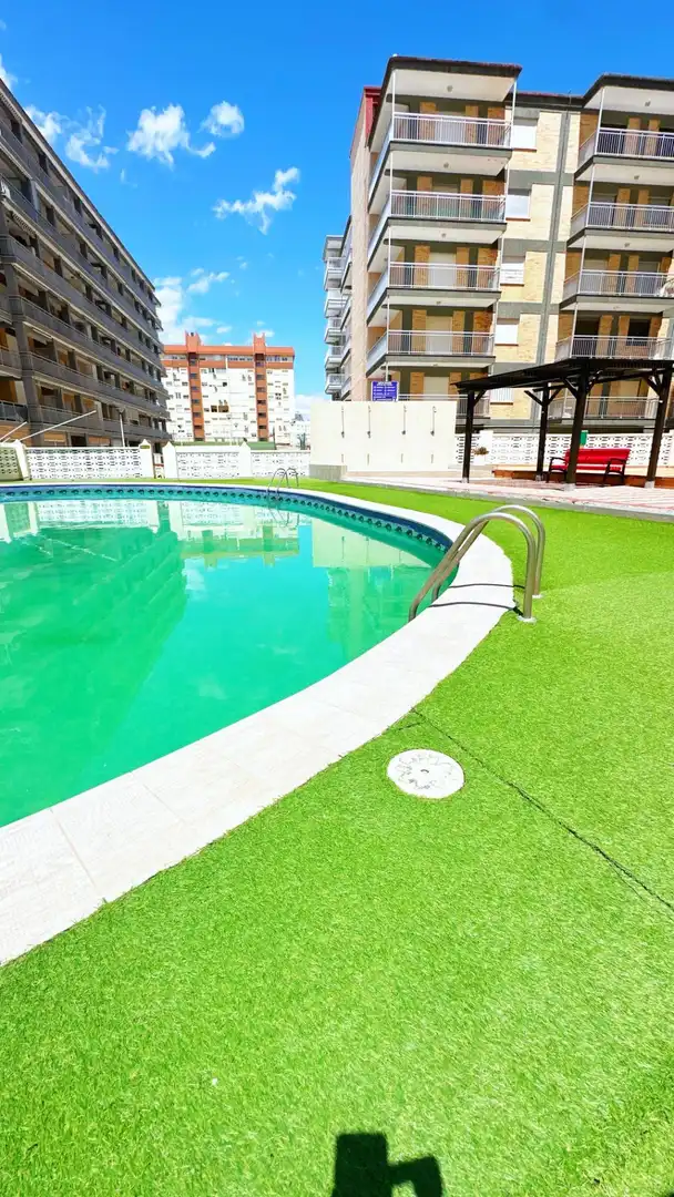 Piscina de Apartamento en venta en Gandia con Amueblado, Balcón y Piscina comunitaria