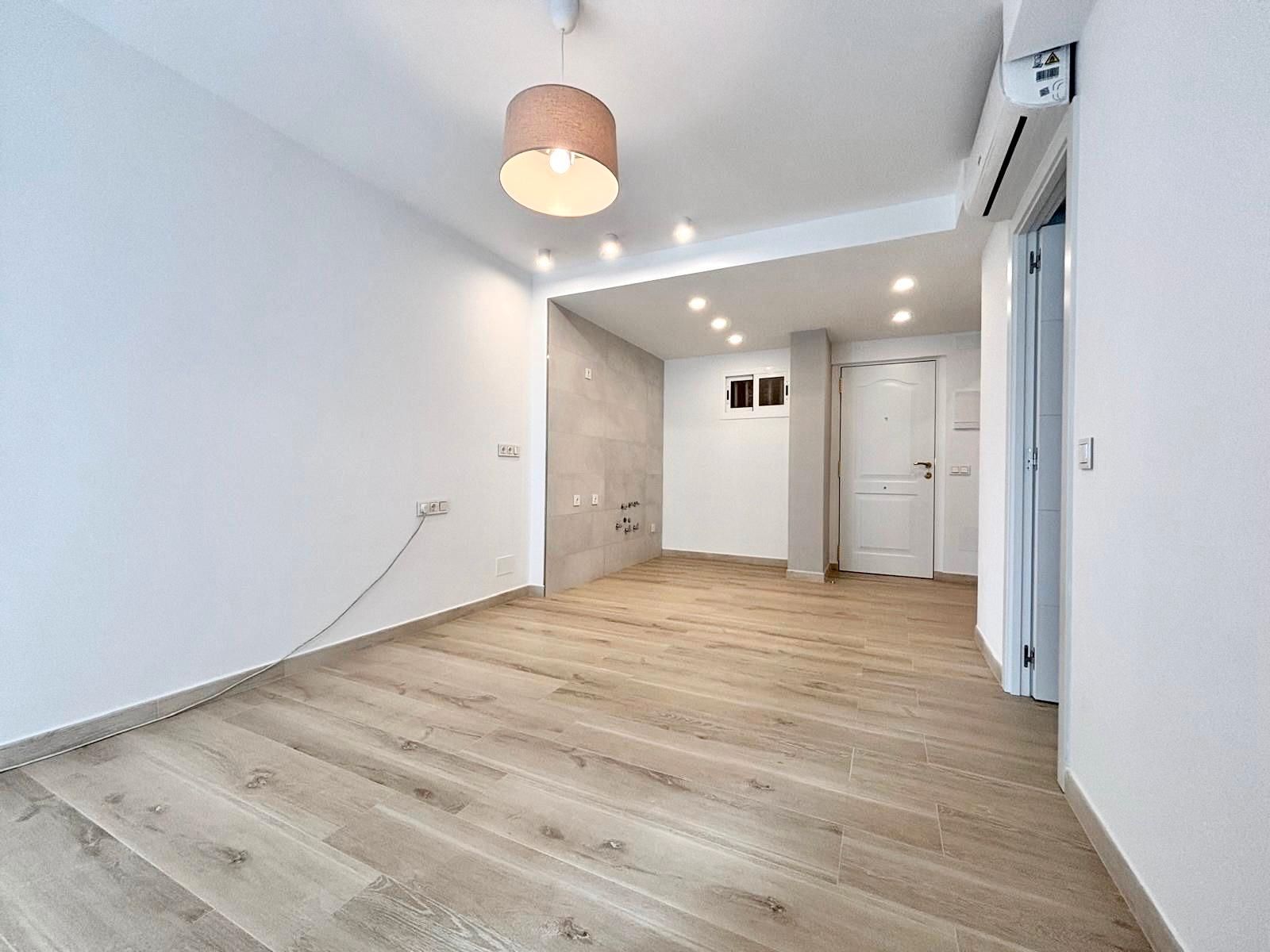 Sala d'estar de Apartament en venda en Benalmádena amb Aire condicionat i Terrassa