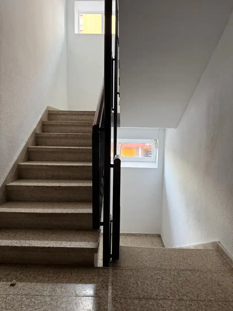 Wohnung zum Verkauf in Sevilla mit Klimaanlage und Terrasse