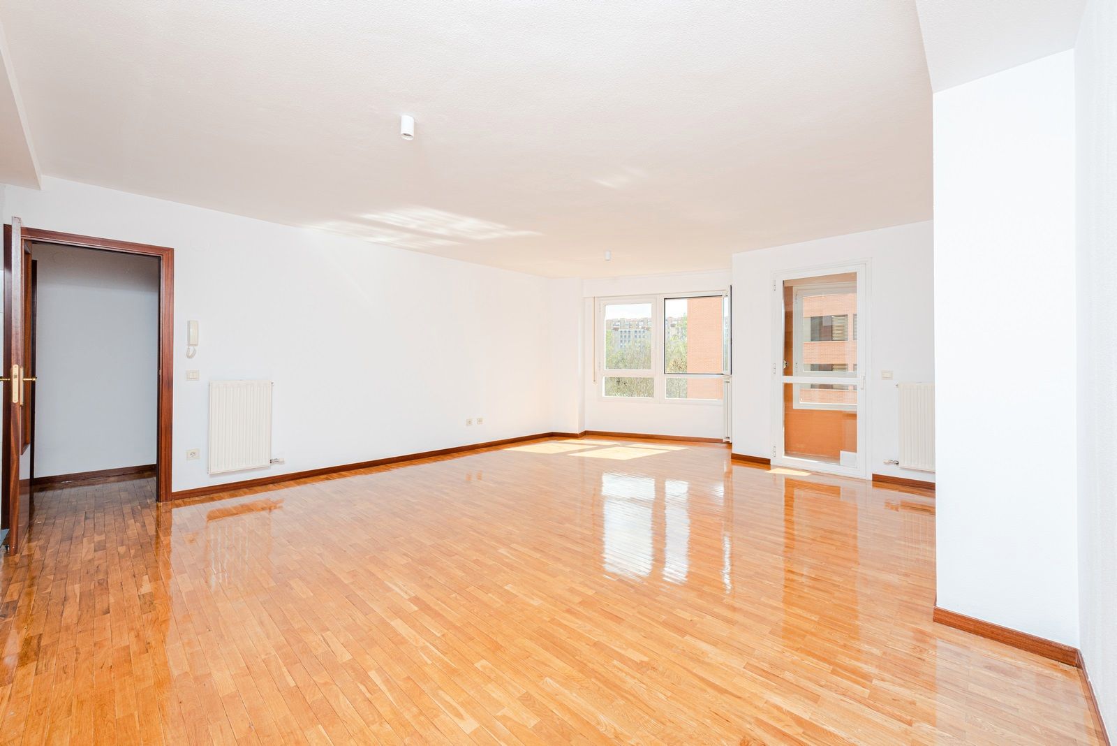 Sala d'estar de Pis en venda en  Pamplona / Iruña amb Parquet i Balcó