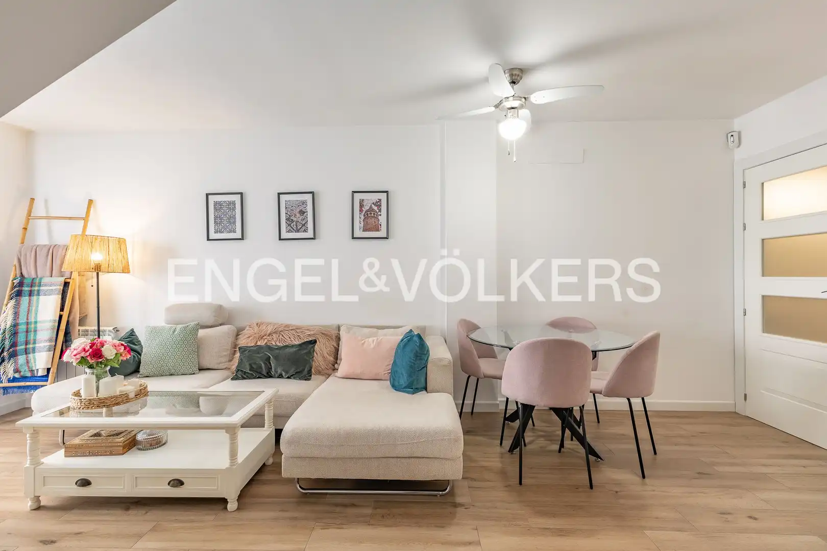 Sala de estar de Dúplex en venta en Rubí con Calefacción, Parquet y Terraza