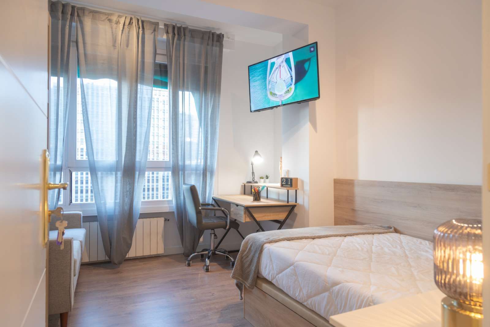 Bedroom of Flat to share in  Madrid Capital  with Air Conditioner and Terrace