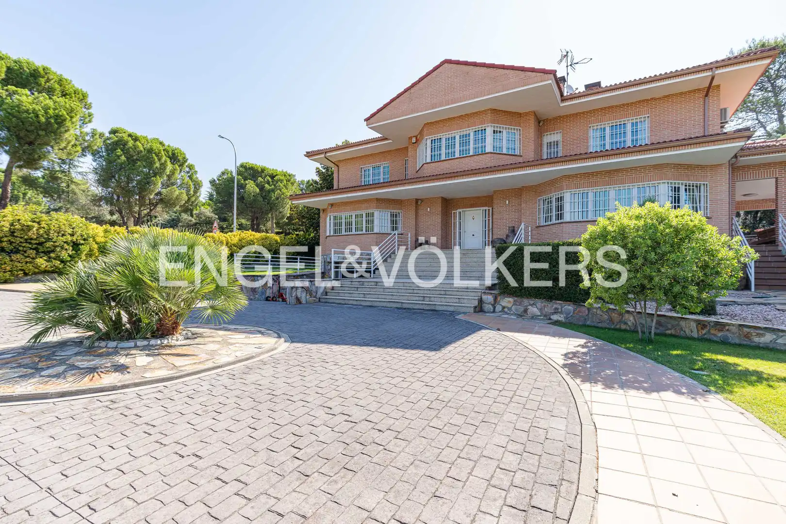 Exterior view of Houses for sale in Villaviciosa de Odón  with Air Conditioner, Heating and Private garden