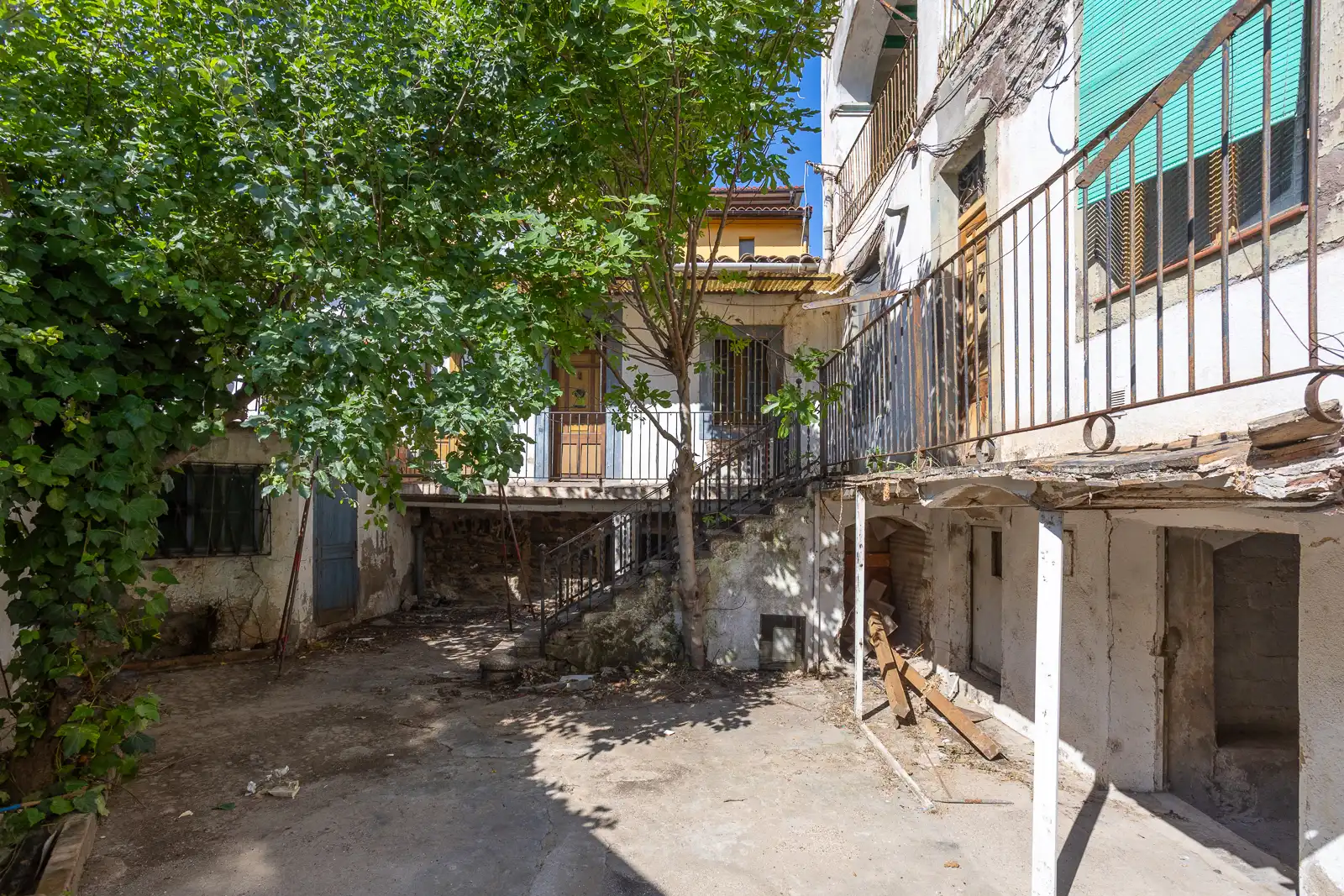 Exterior view of Houses for sale in Sallent  with Private garden, Balcony and Alarm