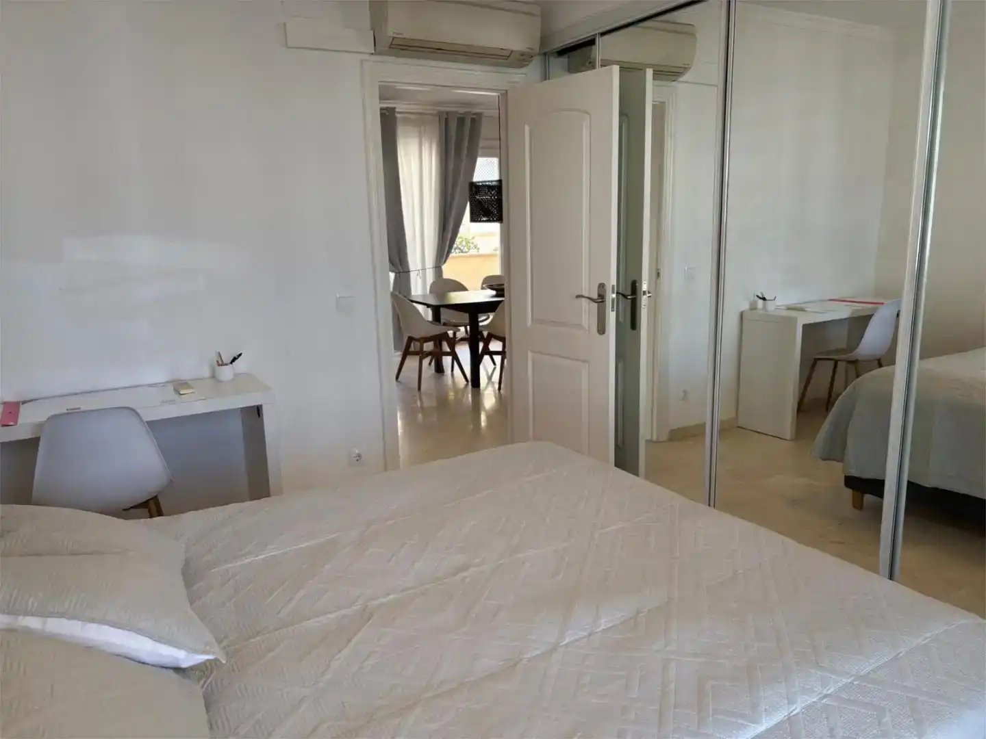 Schlafzimmer von Wohnung zur Miete in Estepona mit Klimaanlage, Schwimmbad und Balkon