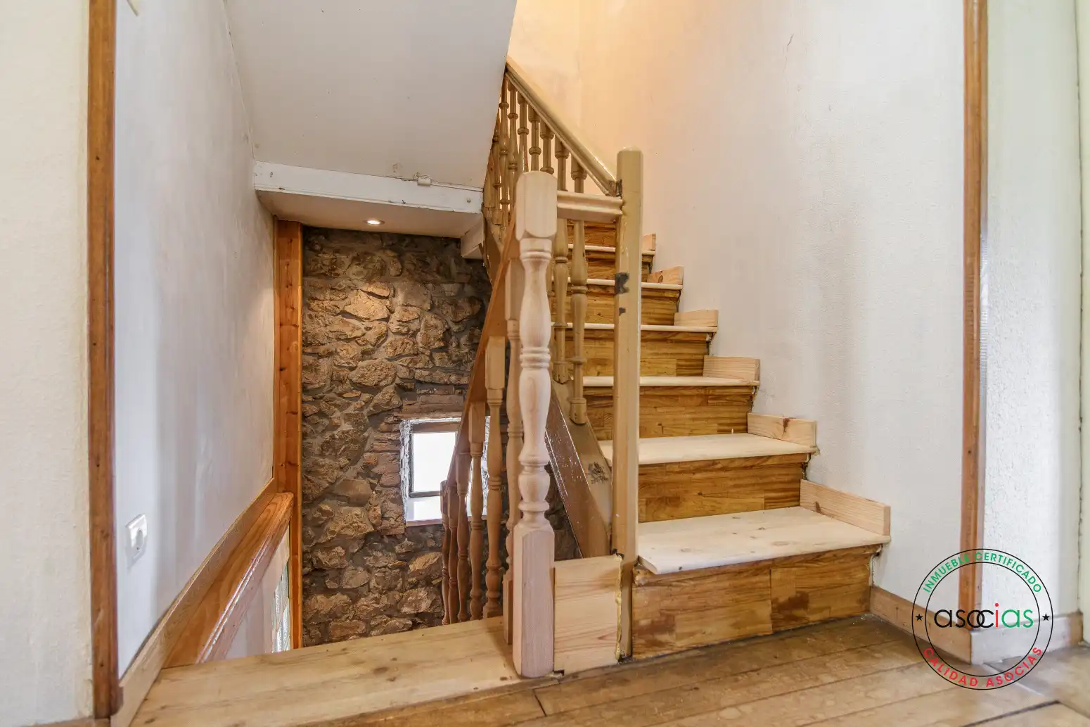 Casa o chalet en venta en Las Regueras   con Calefacción y Jardín privado