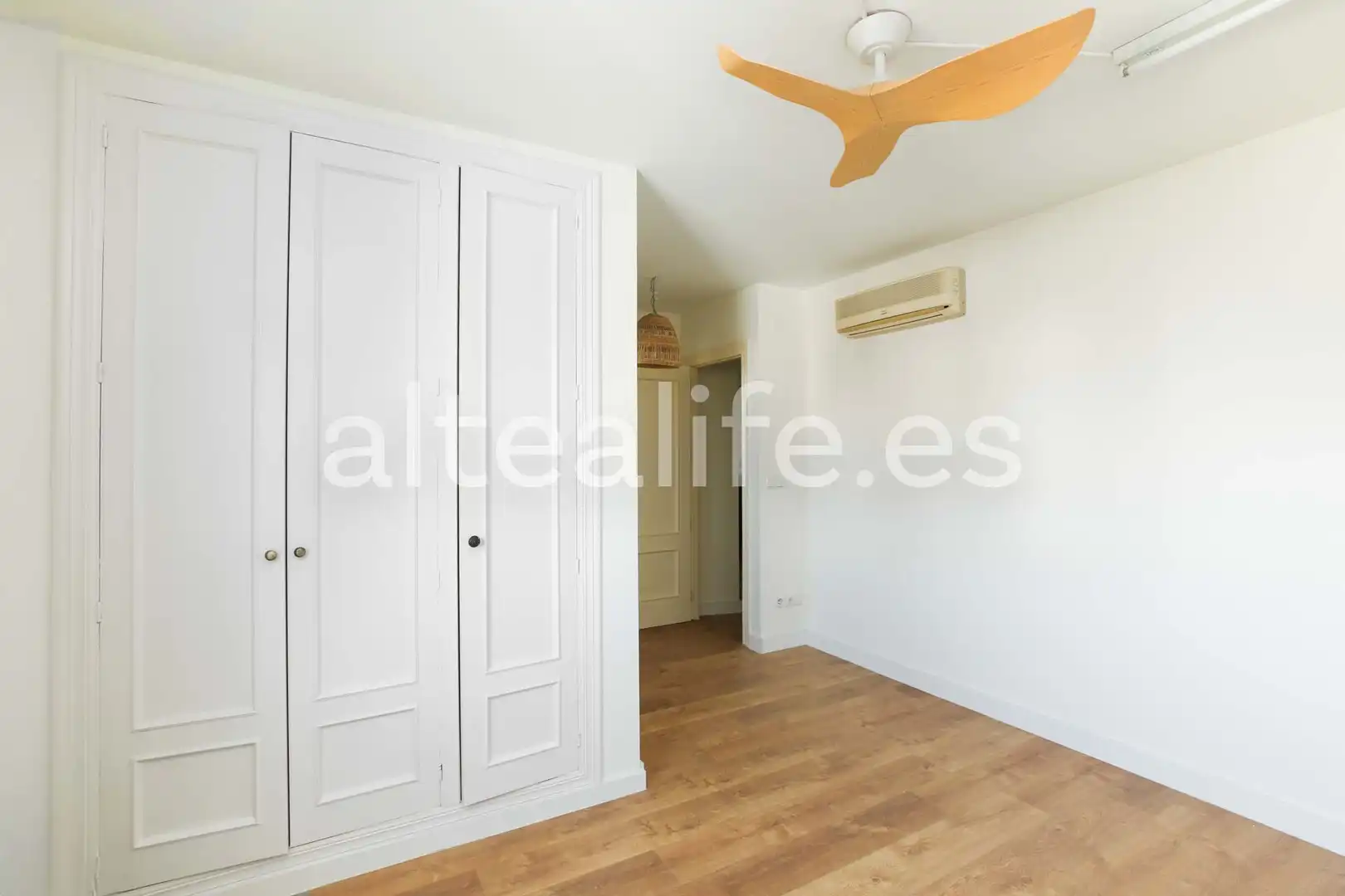 Schlafzimmer von Dachboden zum Verkauf in Altea mit Klimaanlage und Terrasse