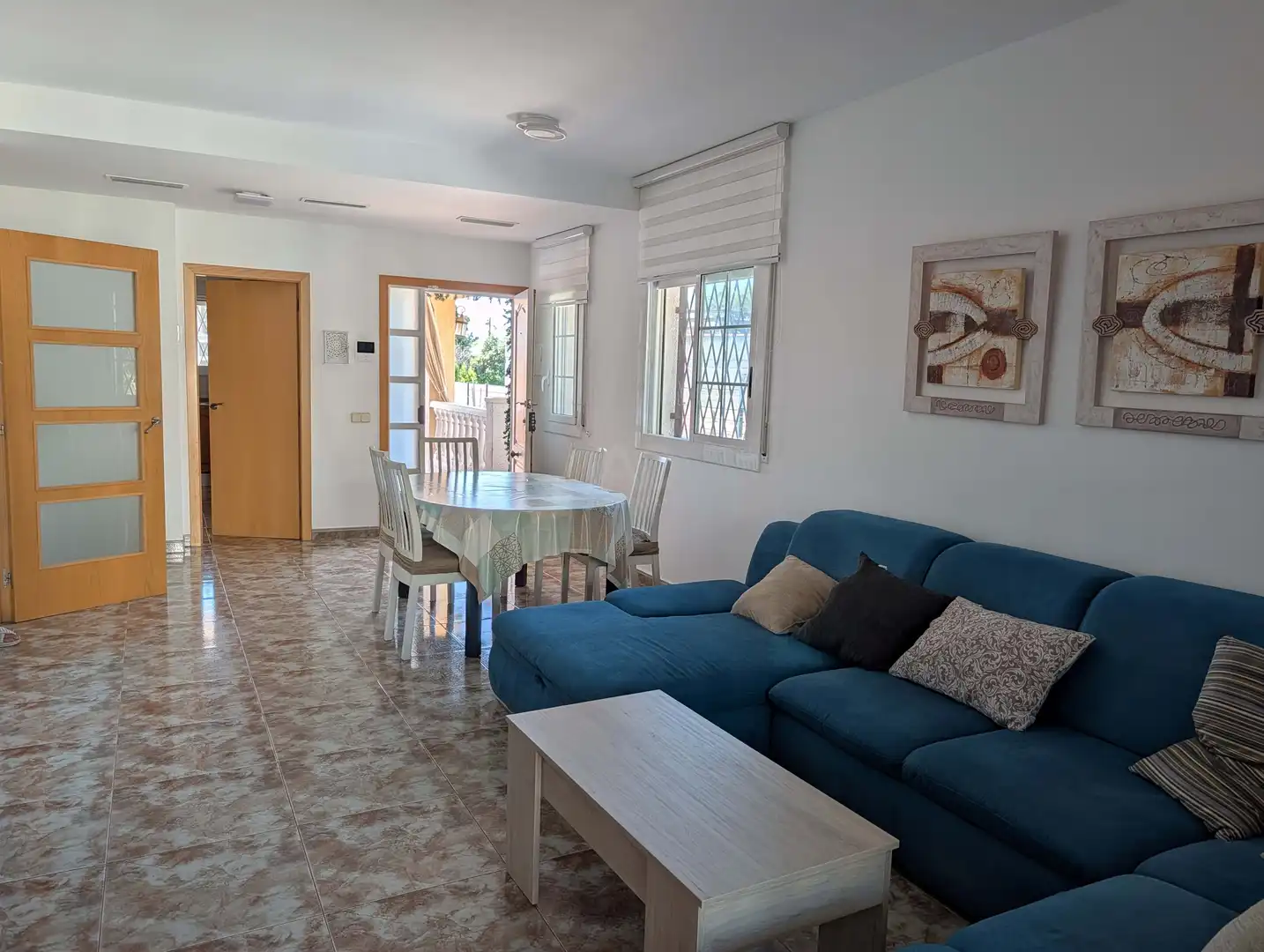 Sala d'estar de Casa o xalet en venda en Cunit amb Aire condicionat, Calefacció i Terrassa