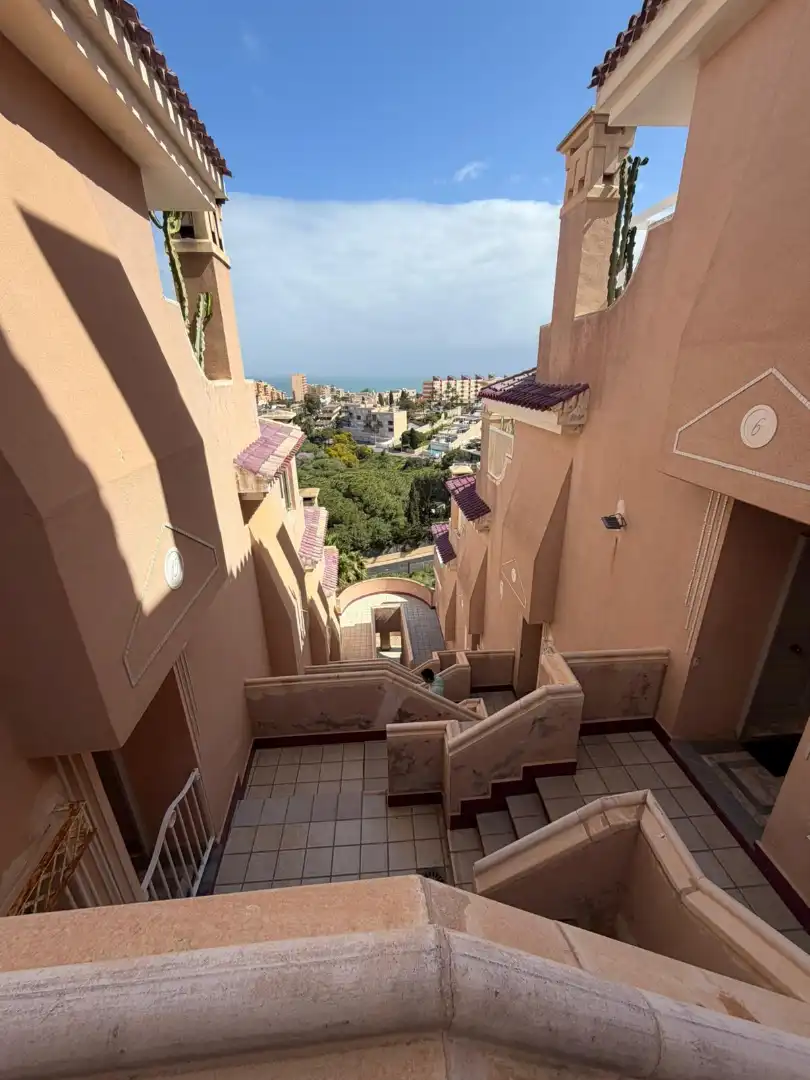 Vista exterior de Piso en venta en La Manga del Mar Menor con Terraza y Piscina comunitaria
