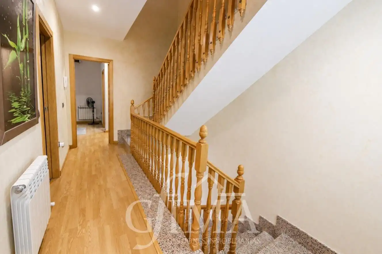 Casa adosada en venta en Tomelloso con Calefacción y Amueblado