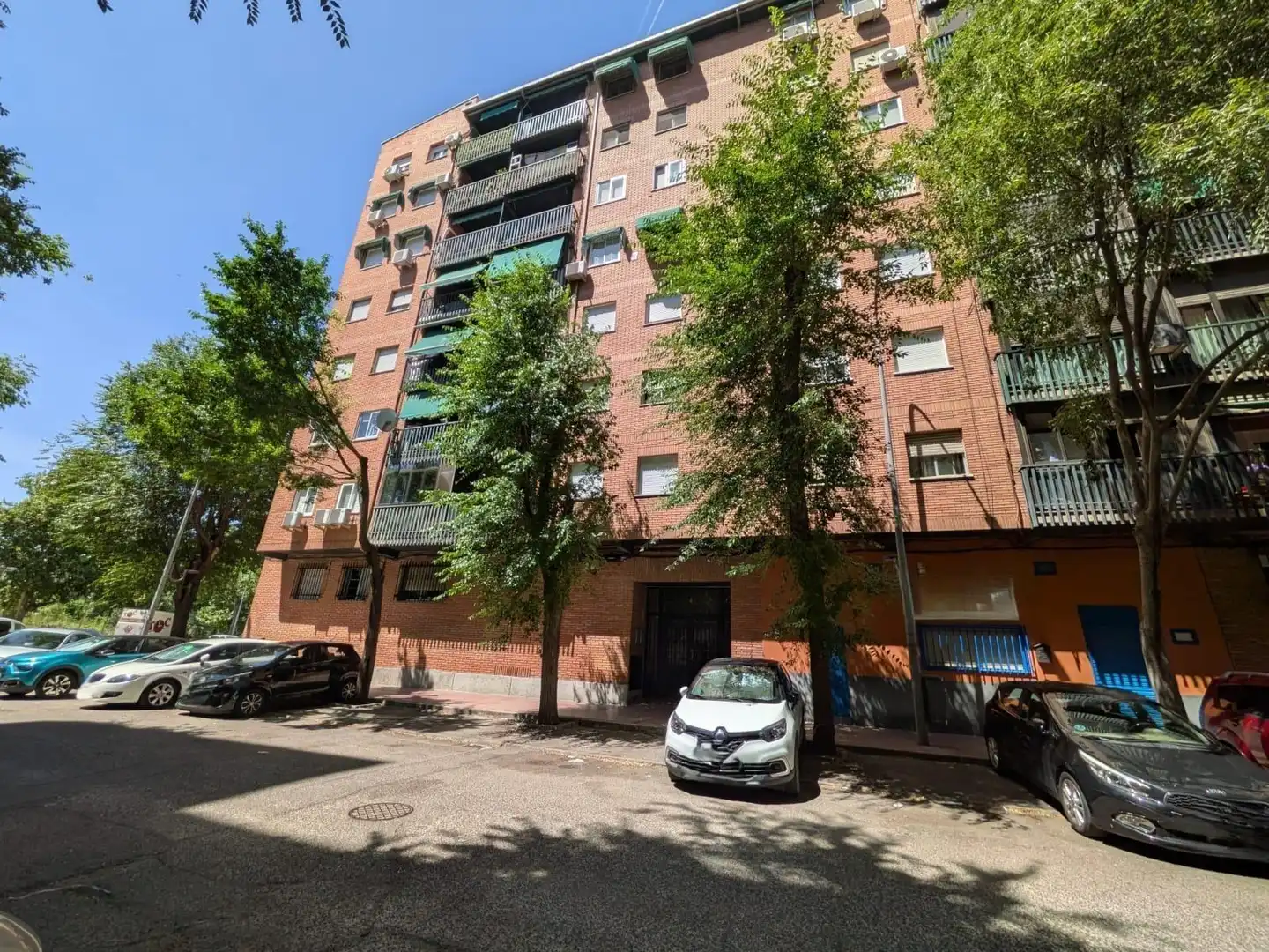 Vista exterior de Pis en venda en Alcalá de Henares amb Calefacció