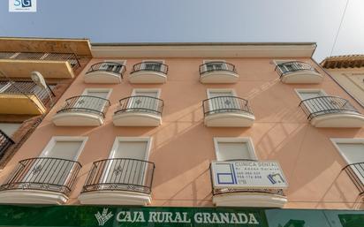 Außenansicht von Wohnung zum verkauf in Pinos Puente mit Klimaanlage und Balkon