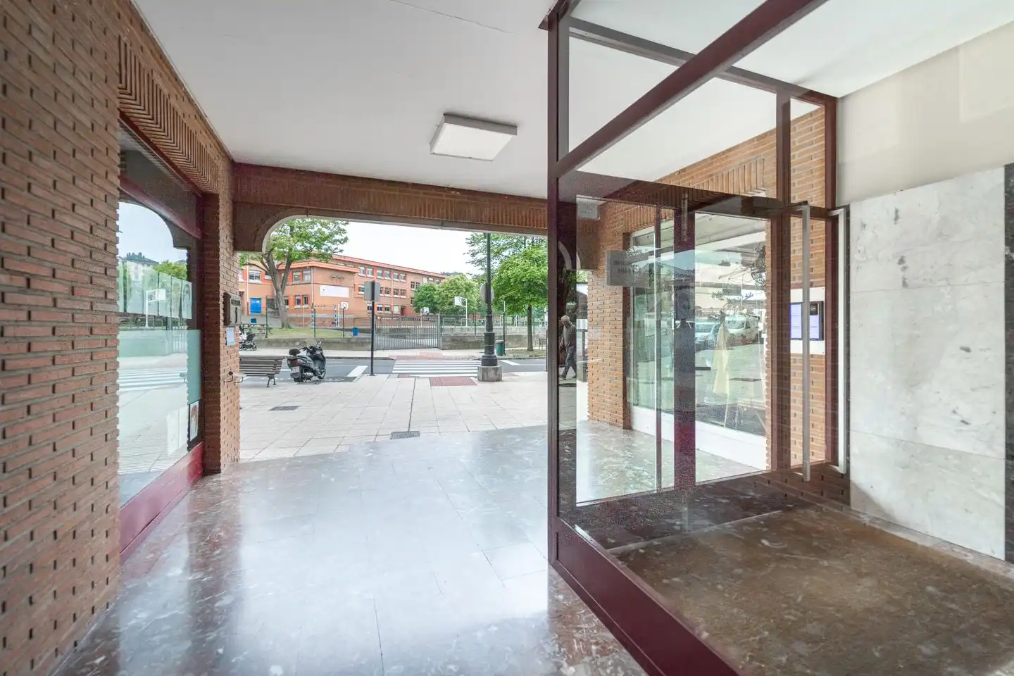 Estudio de alquiler en Oviedo  con Parquet y Amueblado