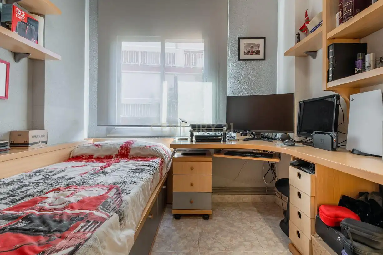 Dormitori de Apartament en venda en Sant Joan Despí amb Aire condicionat