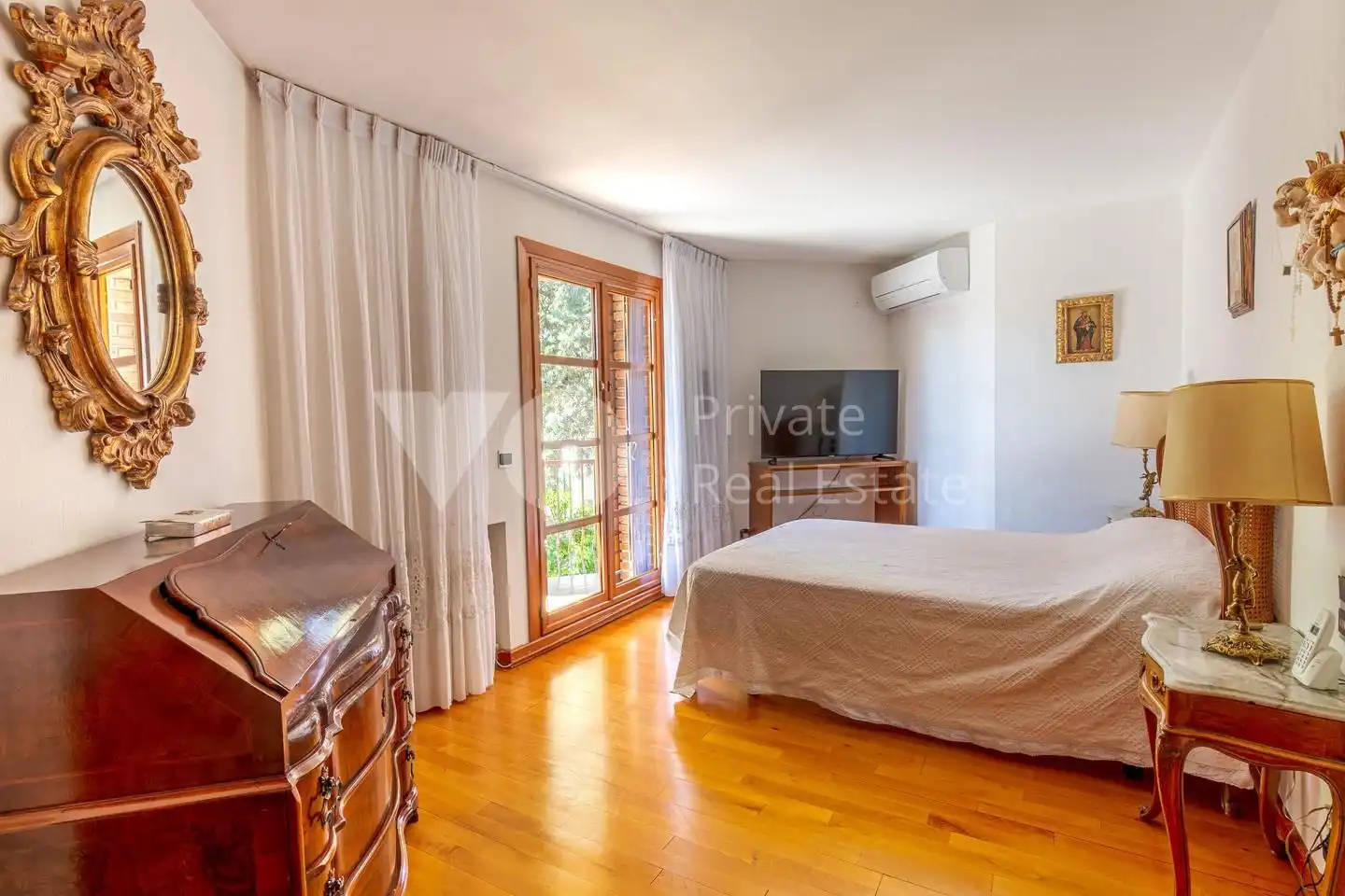 Habitación de Casa adosada en venta en Madrid con Aire acondicionado, Calefacción y Jardín privado