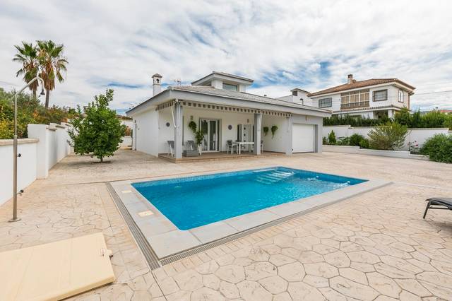 Casa-chalet en Venta en Plaza del Pilar, 3 en Cúllar Vega