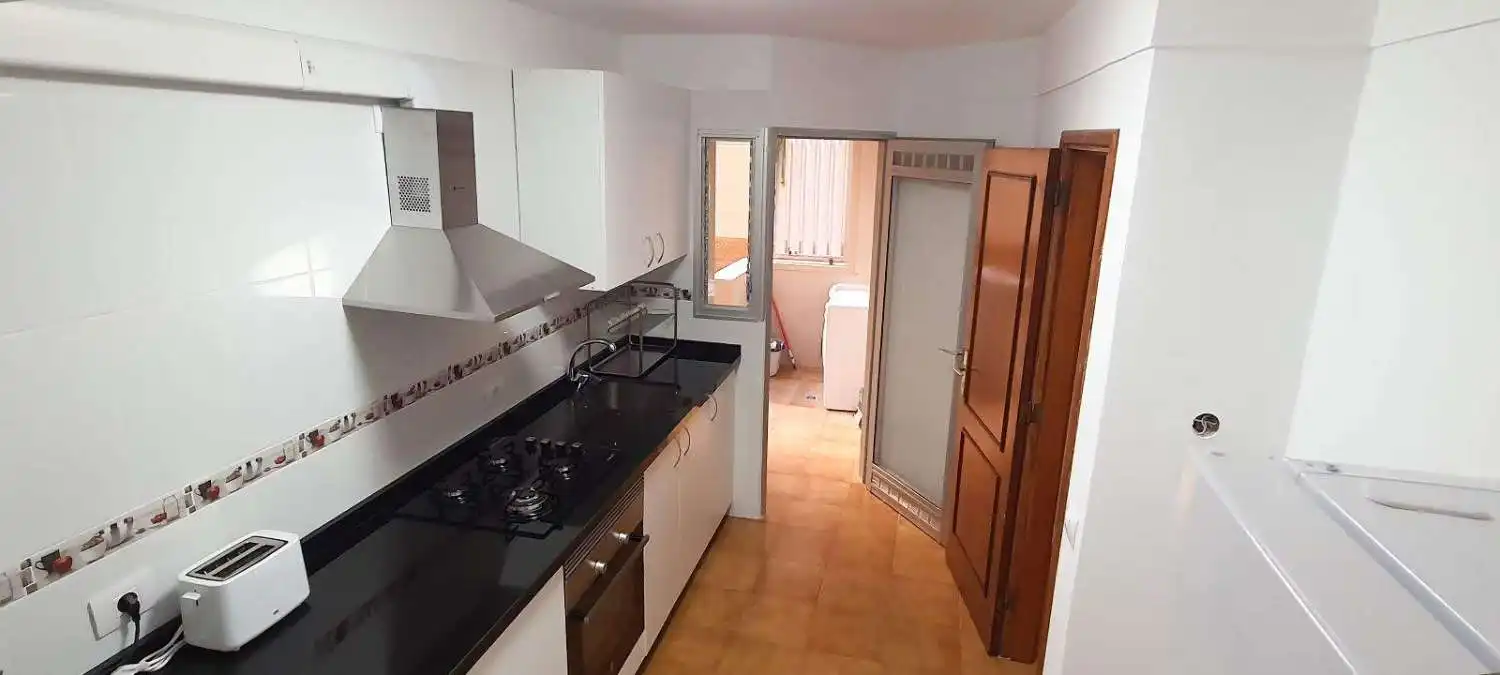 Cuina de Apartament en venda en Santa Cruz de Tenerife amb Terrassa, Piscina i Moblat