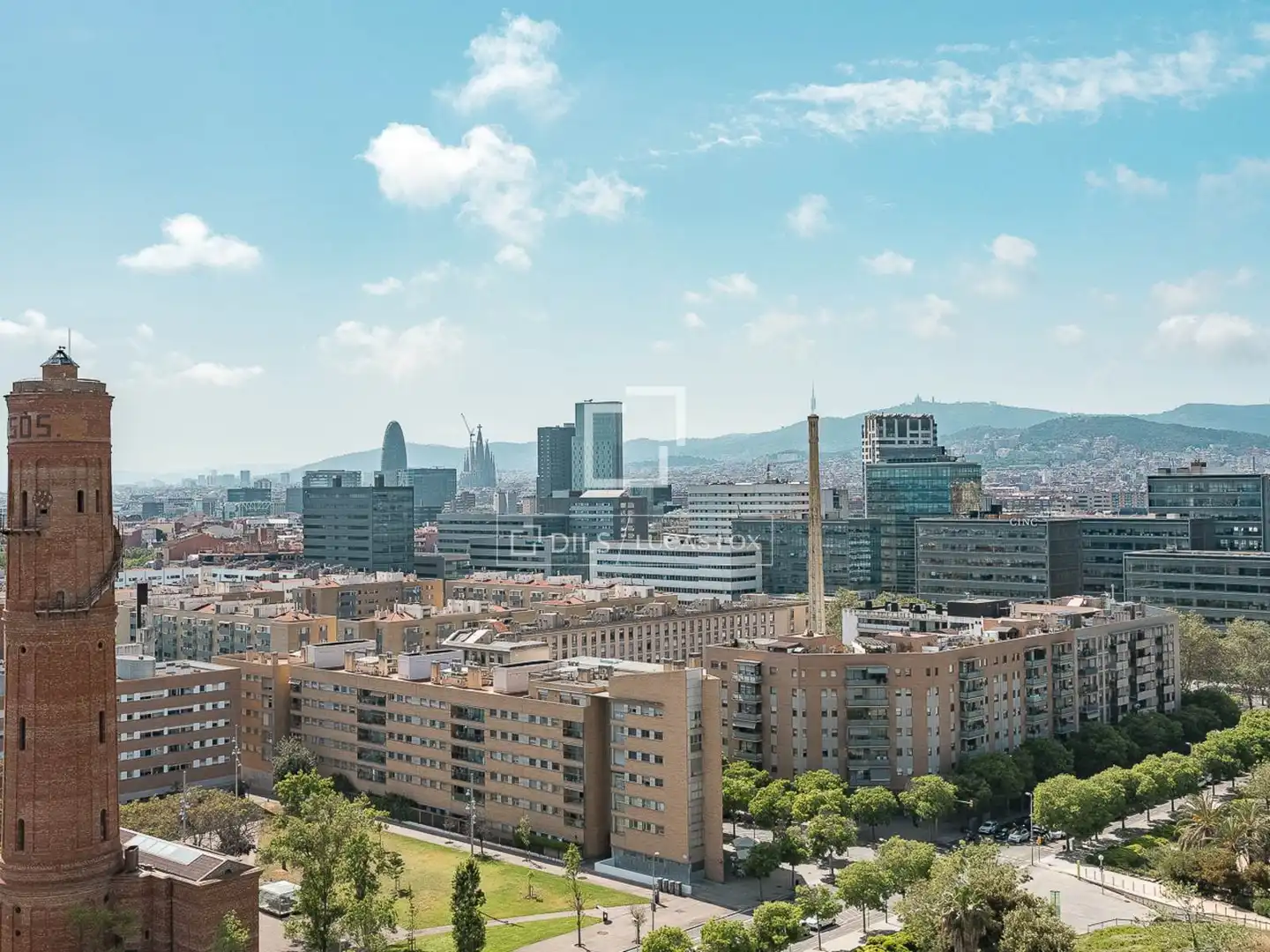 Außenansicht von Wohnung zum Verkauf in Barcelona mit Klimaanlage, Heizung und Abstellraum