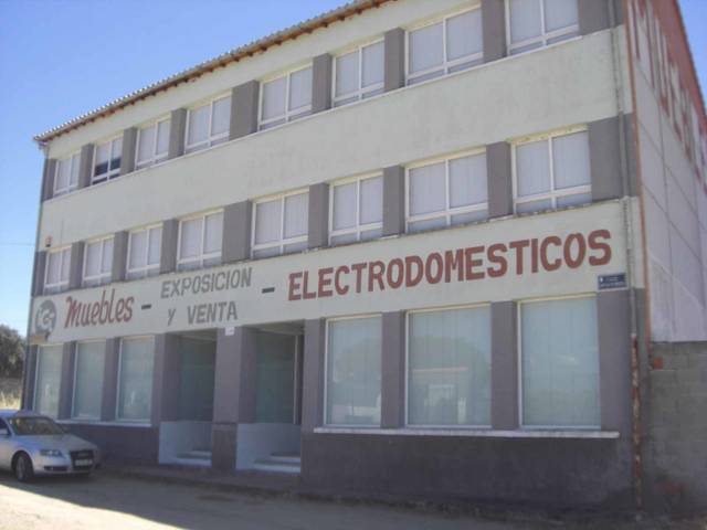 Nave industrial en Venta en Cr Candeleda en Navalcán