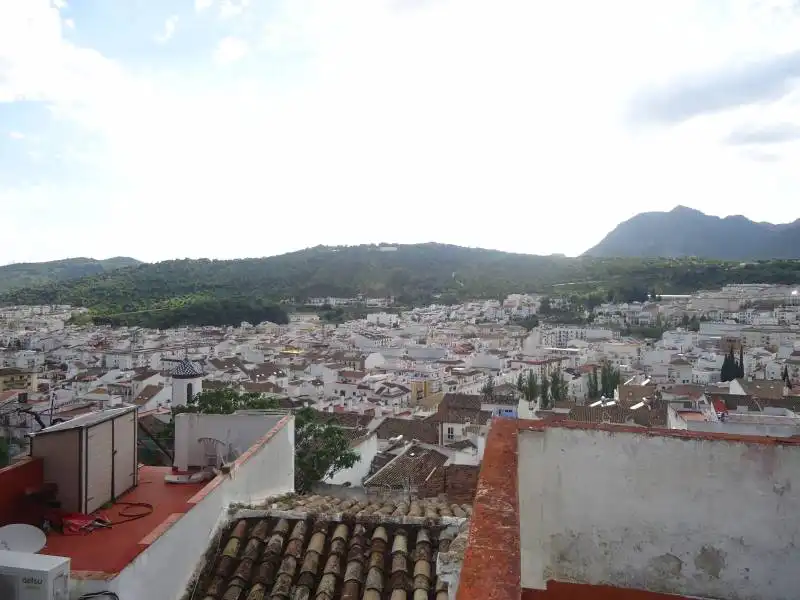 Vista exterior de Casa o xalet en venda en Ubrique amb Terrassa i Traster