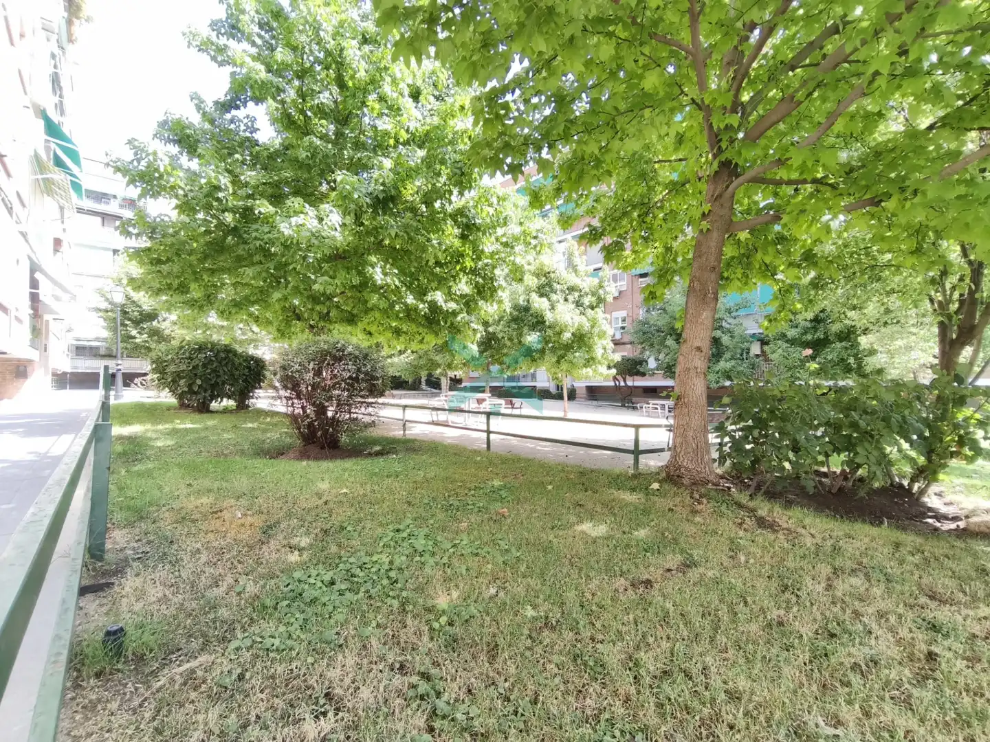 Vista exterior de Pis en venda en Madrid amb Calefacció, Jardí privat i Parquet
